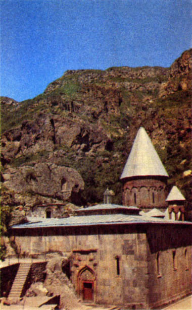 p218b